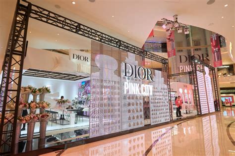 Stepping in to the Dior Pink City Pop Up 